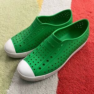 Native Jefferson Water Shoes Green GUC